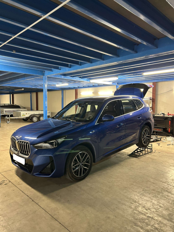 Pose et fourniture d’attelage sur BMW X1 – Dans l'atelier Remorque Attelage Riviera 83/06 à Fréjus !  – Image 2