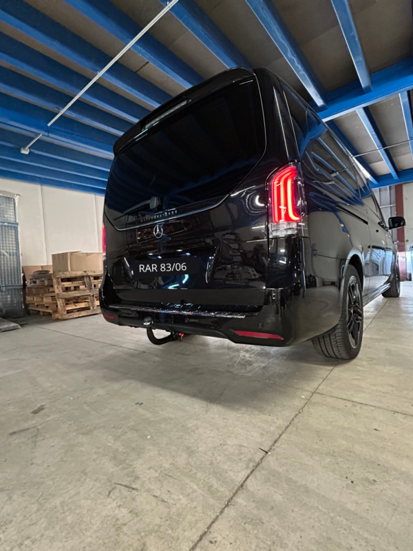 Pose d'attelage sur Mercedes Vito à Fréjus chez RAR 83/06 – Image 2