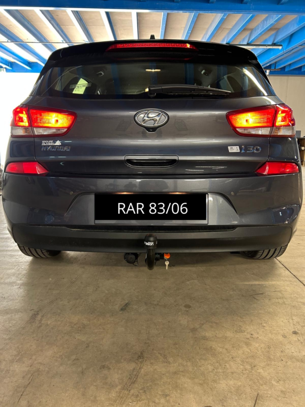 Pose d’un attelage sur Hyundai i30 – Remorque Attelage Riviera 83/06