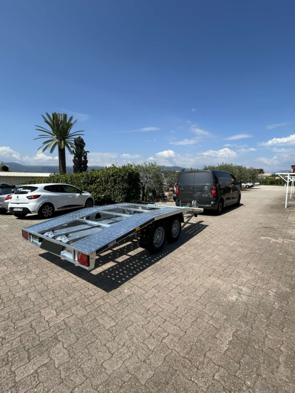 Une nouvelle remorque porte-voiture Martz vendue chez RAR 83/06 !