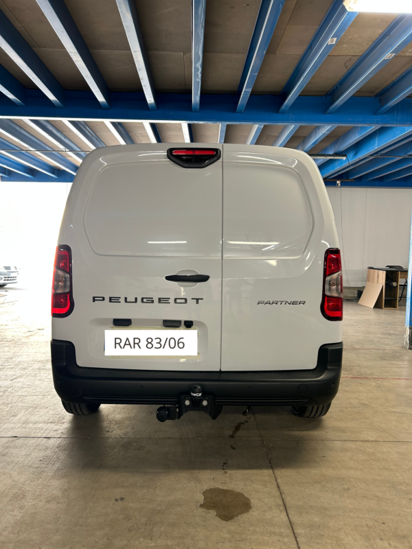 Pose d’attelage sur Peugeot Partner – L’outil pro par excellence