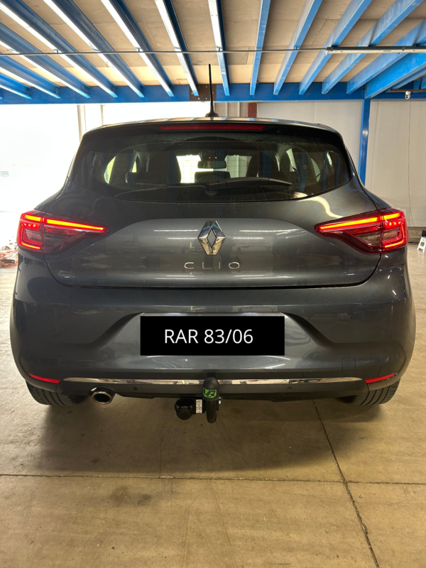 Pose d’attelage sur Renault Clio – Remorque Attelage Riviera 83/06 à Fréjus