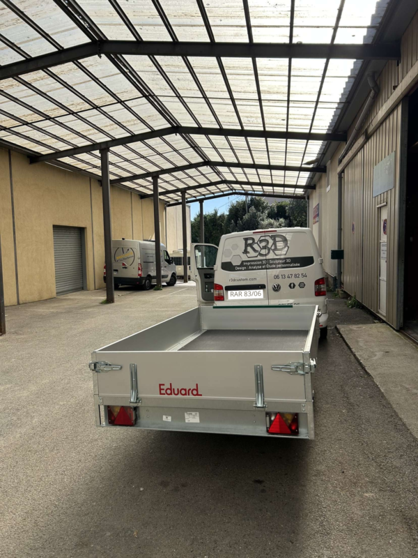 Remorque plateau EDUARD avec ridelles aluminium amovibles – L’efficacité professionnelle - Image 2
