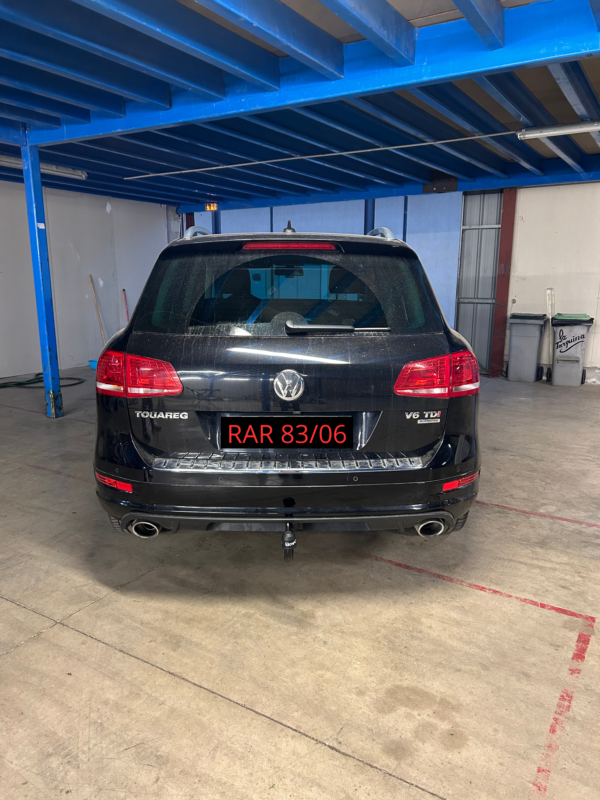 Pose d’un attelage amovible sans outil sur Volkswagen Touareg – Élégance & performance
