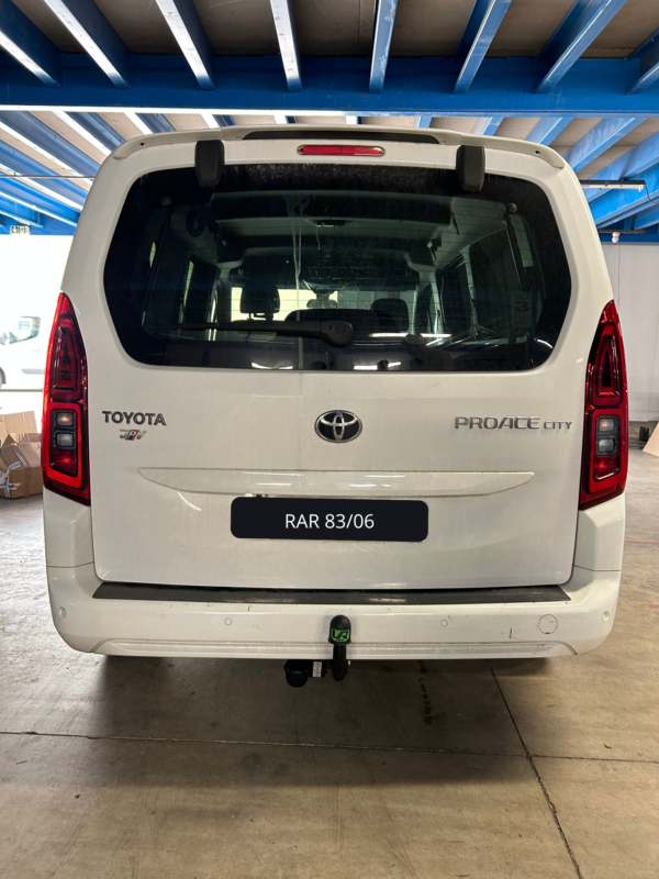 Fourniture et pose d’un attelage sur Toyota Proace à Fréjus
