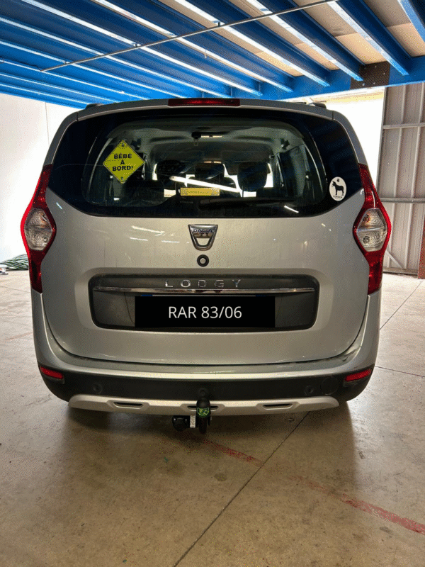 Attelage Dacia Lodgy à Fréjus – Installation professionnelle avec Remorque Attelage Riviera 83/06